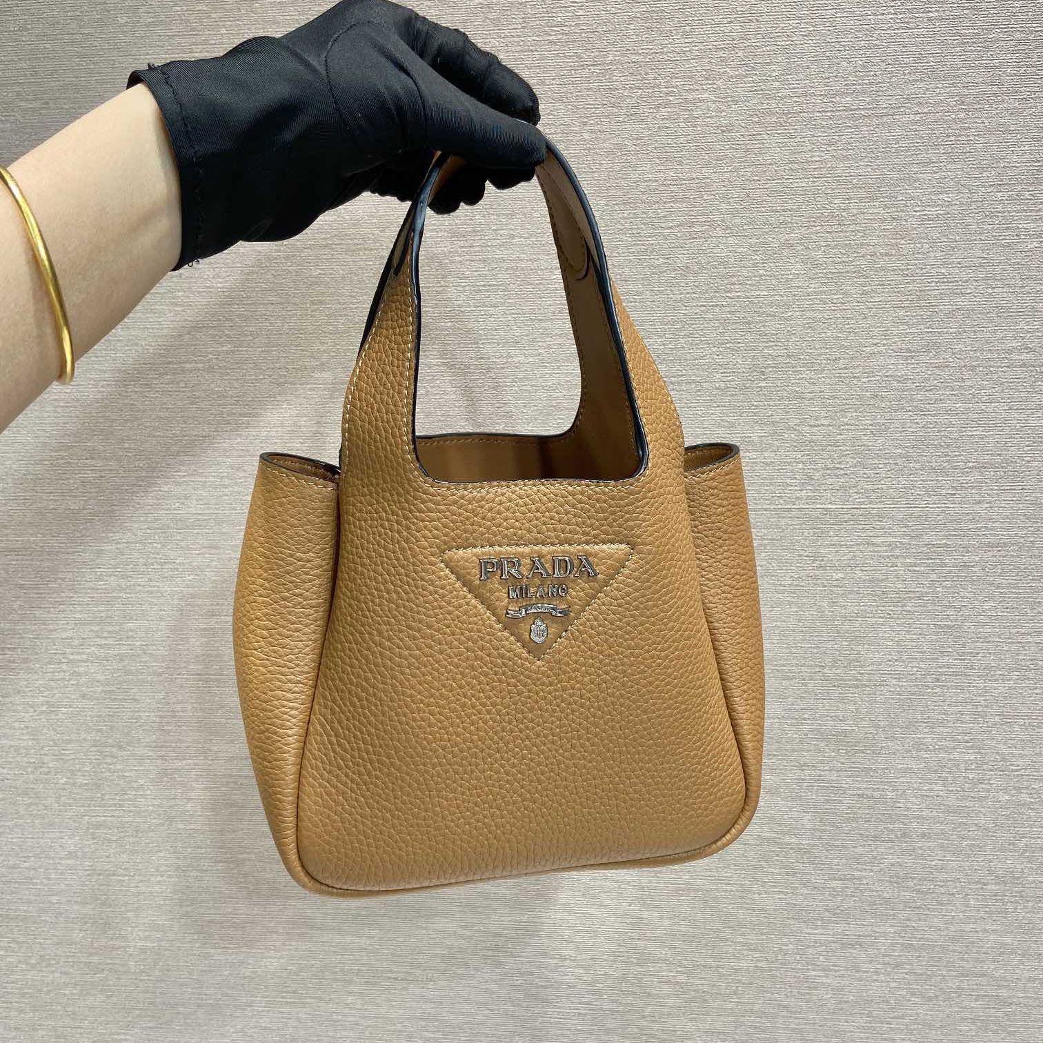 Pra*a bucket bags